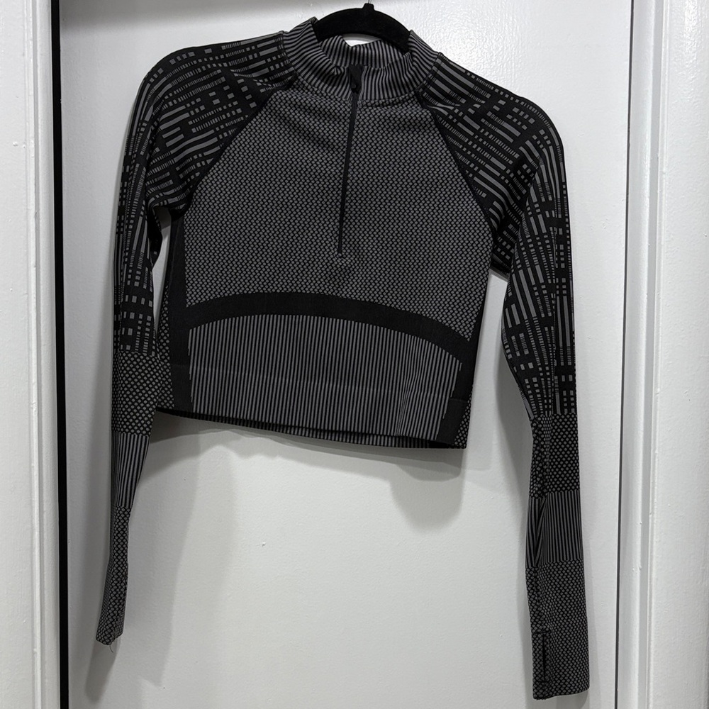 Chic Black and Gray Women's Crop Top